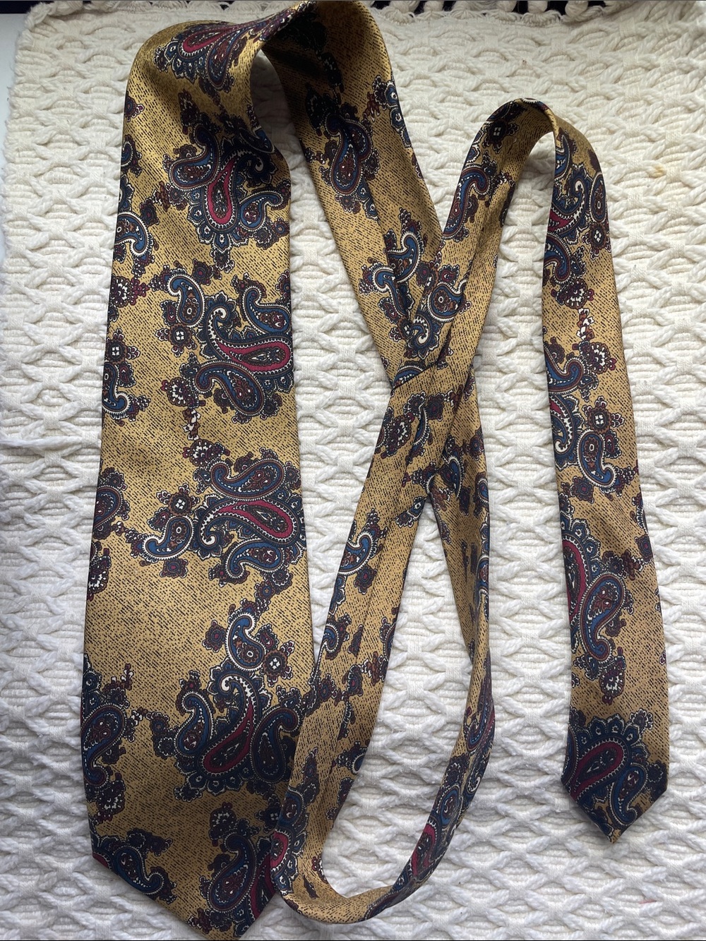 VTG ITALIAN SILK AMERICAN MADE TIE